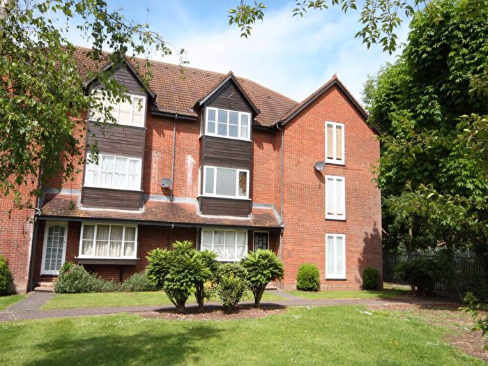 Apartment To Rent In Mahon Close, Enfield, Middlesex, EN1