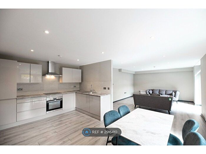 2 Bedroom Flat To Rent In Trinity Apartments, Leeds, LS13
