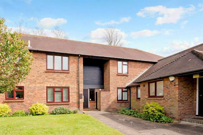 2 Bedroom Apartment To Rent In Plainwood Close, Chichester, PO19