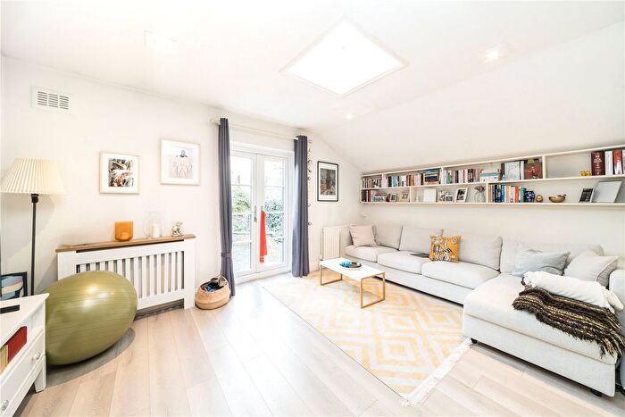 2 Bedroom Flat To Rent In Micklethwaite Road, London, SW6