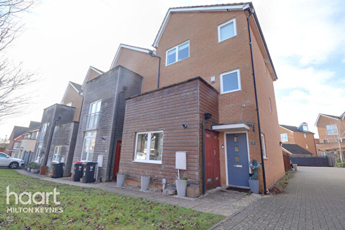 4 Bedroom End Of Terrace House To Rent In Kelly Gardens, Oxley Park, MK4