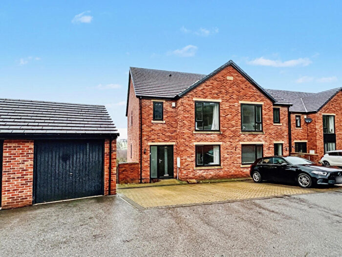 4 Bedroom Semi-Detached House To Rent In Worsbrough Road, Blacker Hill, S74