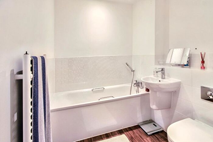 2 Bedroom Flat For Sale In Garrett House, Swindon, Wiltshire, SN2