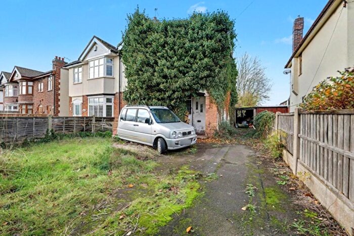 3 Bedroom Semi Detached House For Sale In The Long Shoot, Nuneaton, CV11