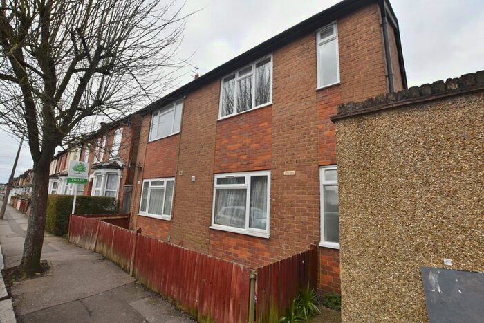 2 Bedroom Flat To Rent In Chester Road, West Watford, WD18