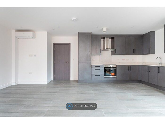 2 Bedroom Flat To Rent In Calleva Court, Hounslow, TW4