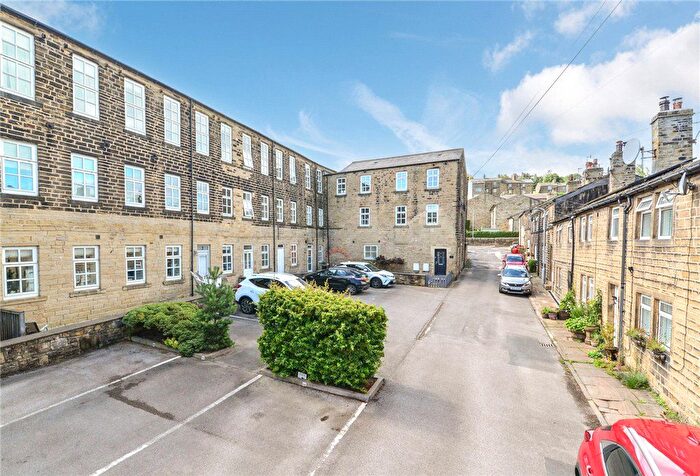 3 Bedroom Flat For Sale In Main Street, Wilsden, BD15