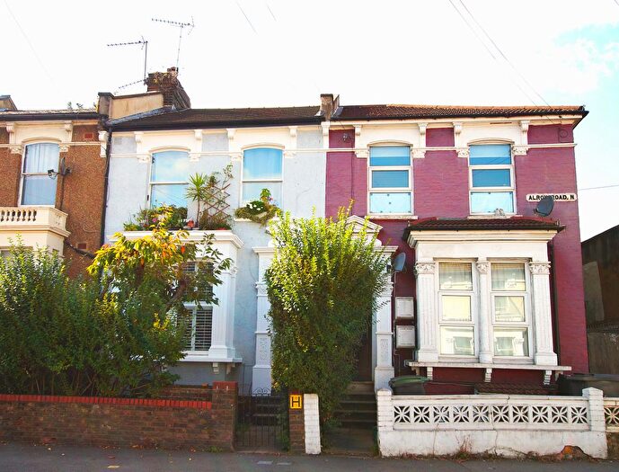 2 Bedroom Flat To Rent In Alroy Road, London, N4