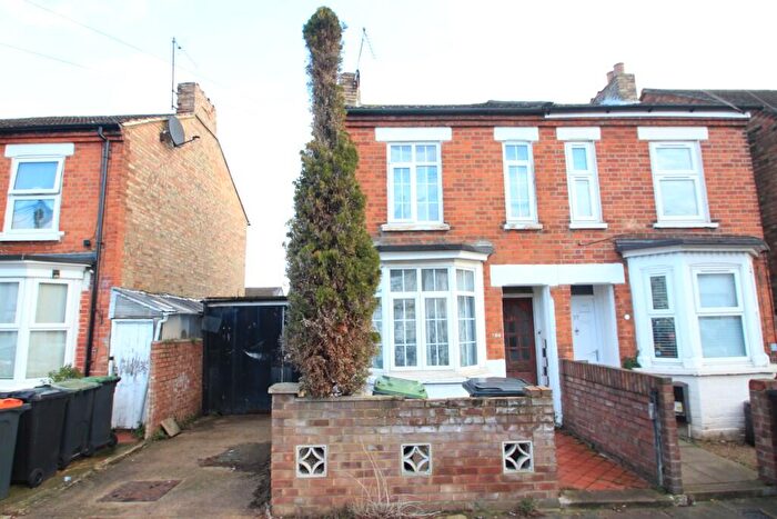 3 Bedroom End Of Terrace House For Sale In Gratton Road, Bedford, Bedfordshire, MK40