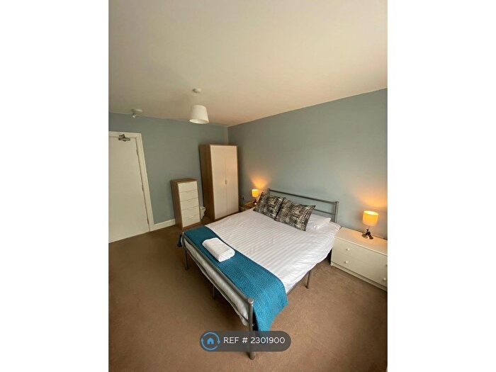 5 Bedroom Flat To Rent In Merchiston Gardens, Edinburgh, EH10