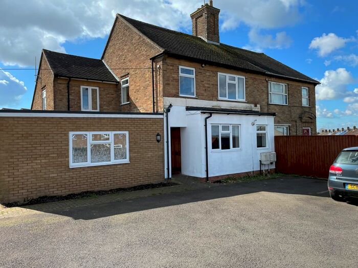 1 Bedroom Flat To Rent In Cotswold Crescent, Chipping Norton, OX7