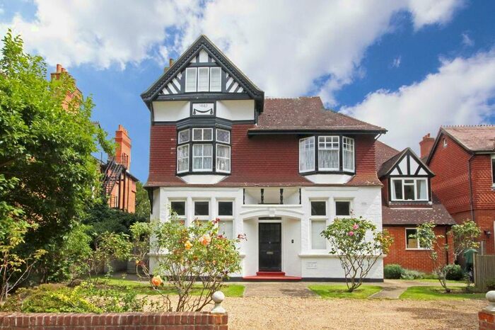 2 Bedroom Flat To Rent In Walpole Gardens, Twickenham, TW2