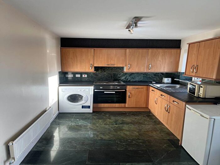 2 Bedroom Flat To Rent In Tong Street, East Bierley, Bradford, BD4