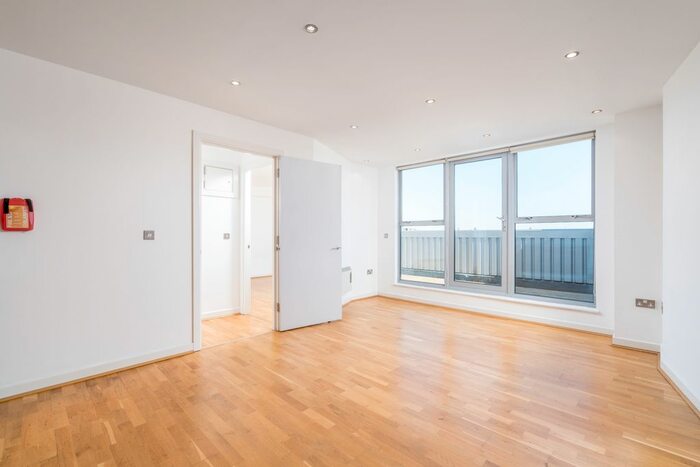 2 Bedroom Flat To Rent In Barck Church Lane, Liverpool Street, E1