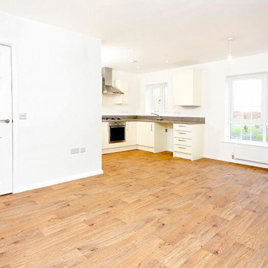 2 Bedroom Property To Rent In Village Green Way, Kingswood, HU7