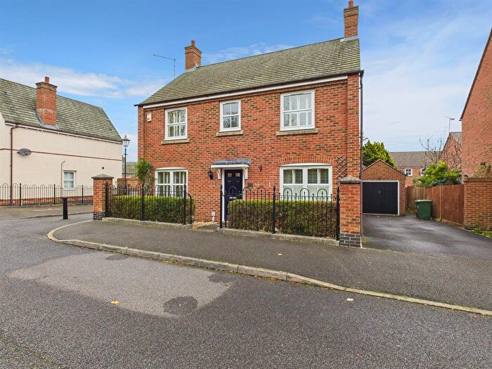 4 Bedroom Detached House For Sale In Cooks Road, Fairford Leys, Buckinghamshire, HP19