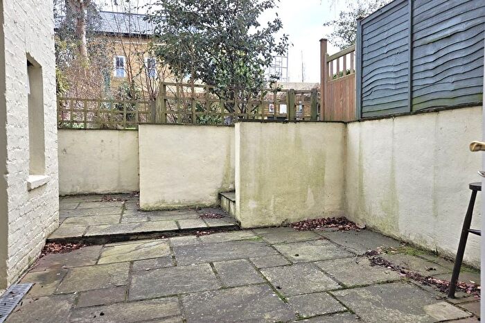 1 Bedroom Flat For Sale In Amyand Park Road, St Margarets, Twickenham, TW1