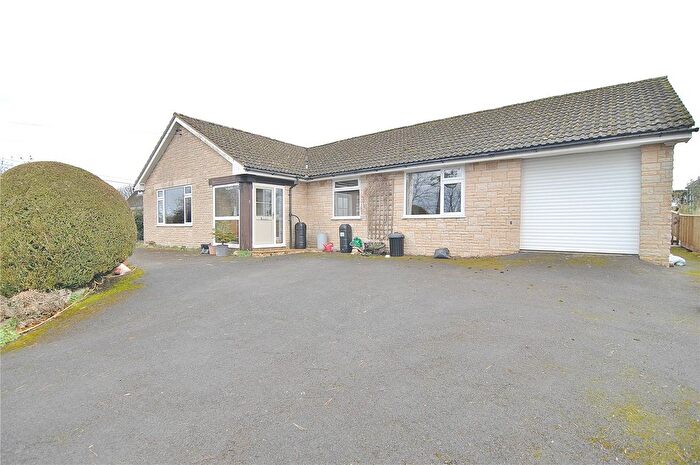 3 Bedroom Bungalow For Sale In Fidges Lane, Eastcombe, Stroud, Gloucestershire, GL6