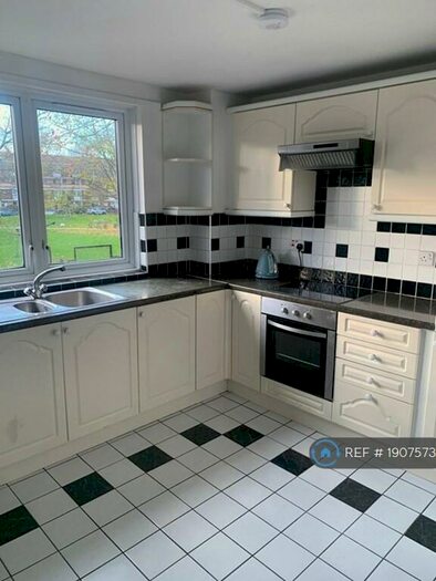 3 Bedroom Flat To Rent In Campbell Road, London, E3