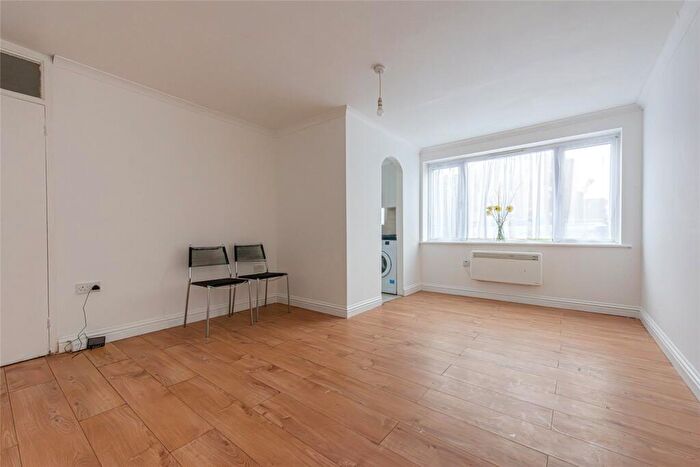 1 Bedroom Apartment For Sale In Finchley Lodge, Gainsborough Road, London, N12