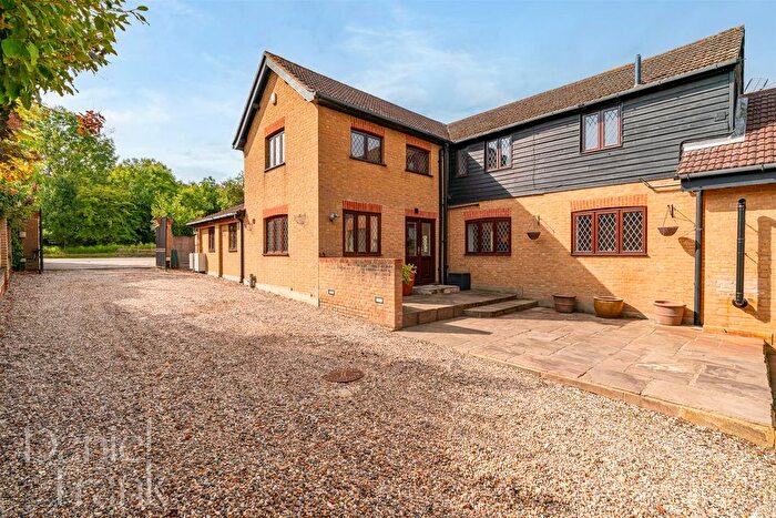 5 Bedroom Detached House For Sale In Mott Street, Loughton, IG10