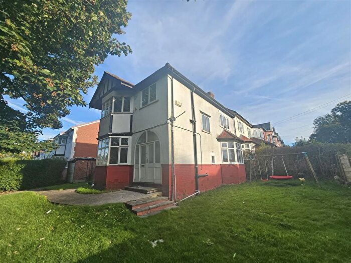 3 Bedroom Detached House To Rent In Cavendish Road, Salford, M7