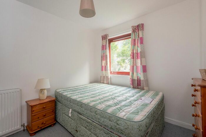 1 Bedroom Flat To Rent In West Winnelstrae, Inverleith, Edinburgh, EH5