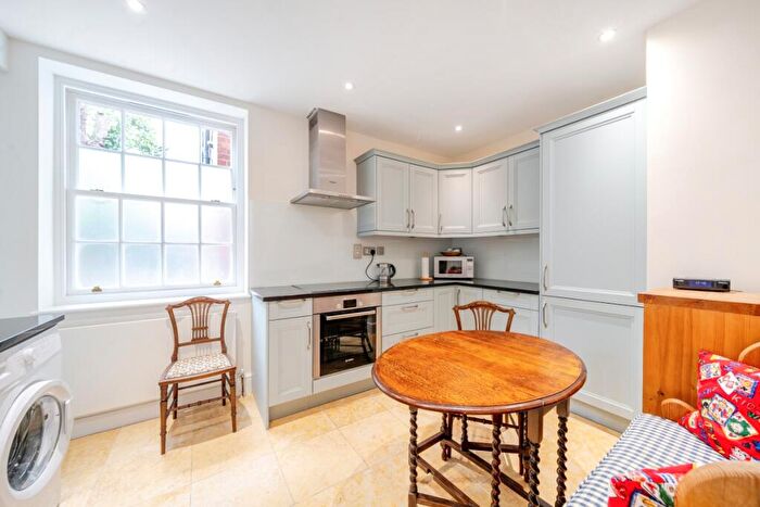 3 Bedroom Flat To Rent In Well Walk London, NW3