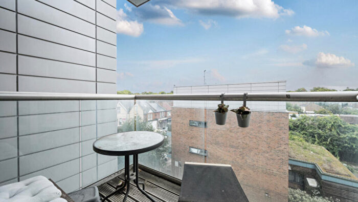 1 Bedroom Flat For Sale In Meadowcroft Mews, London, SE6