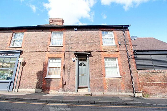 2 Bedroom Apartment For Sale In Manor Street, Berkhamsted, HP4