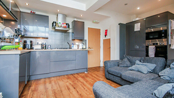 6 Bedroom Terraced House To Rent In Pershore Road, Selly Oak, Birmingham, B30