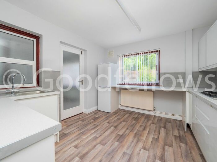 4 Bedroom Detached House To Rent In Woodend, Sutton, Surrey, SM1