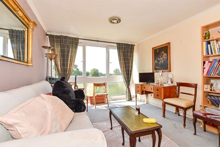 2 Bedroom Maisonette For Sale In Hailey Place, Cranleigh, Surrey, GU6