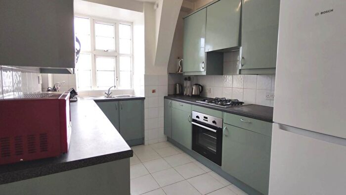 2 Bedroom Flat To Rent In College Crescent, London, NW3