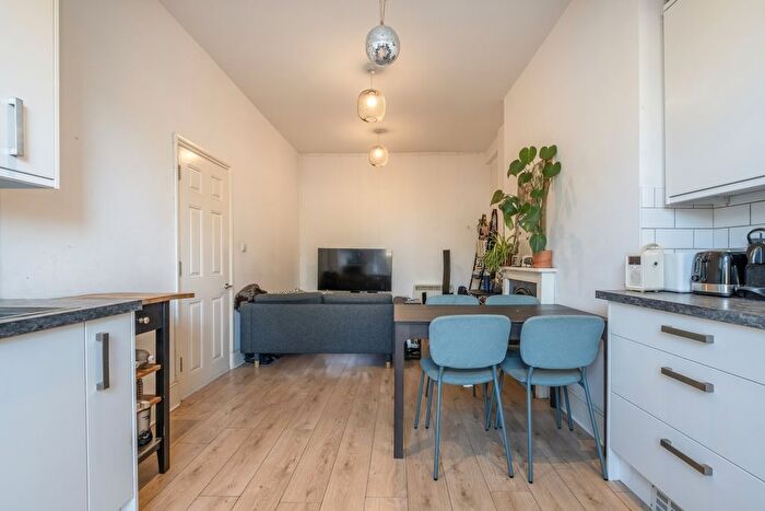 2 Bedroom Flat To Rent In Upper Richmond Road, London, SW15