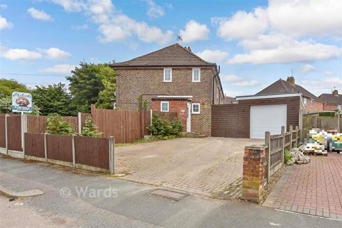 3 Bedroom Semi Detached House For Sale In Bell Grove, Aylesham, Canterbury, Kent, CT3