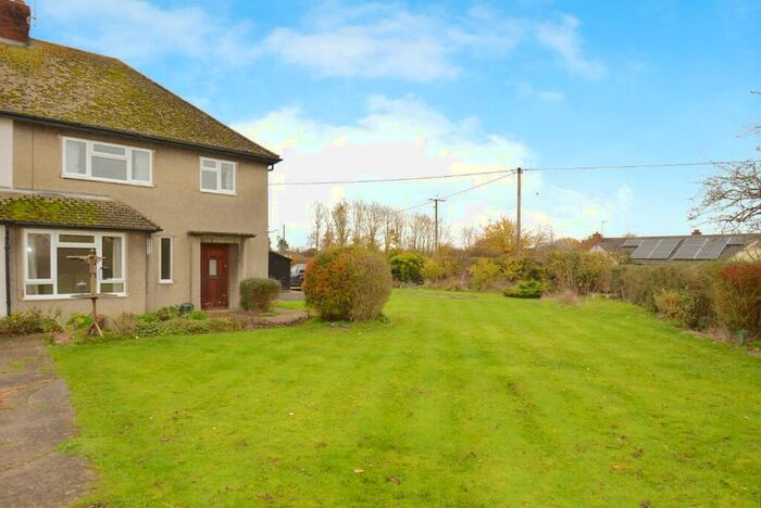 3 Bedroom Semi-Detached House To Rent In The Broadway, OX5