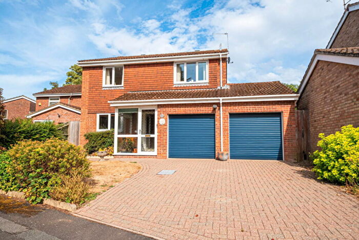4 Bedroom Detached House For Sale In Medway Avenue, Oakley, Basingstoke, RG23