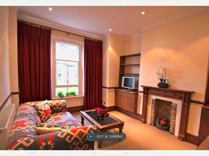 2 Bedroom Flat To Rent In Hazelbourne Road, Clapham, SW12