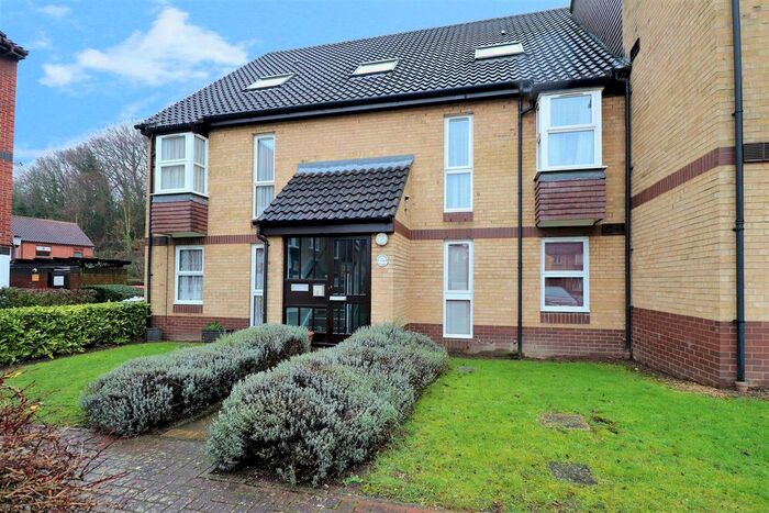 1 Bedroom Flat To Rent In Heatherbank Close, Crayford, Dartford DA1