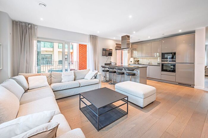 3 Bedroom Flat To Rent In Thonrey Close, Colindale, London, NW9