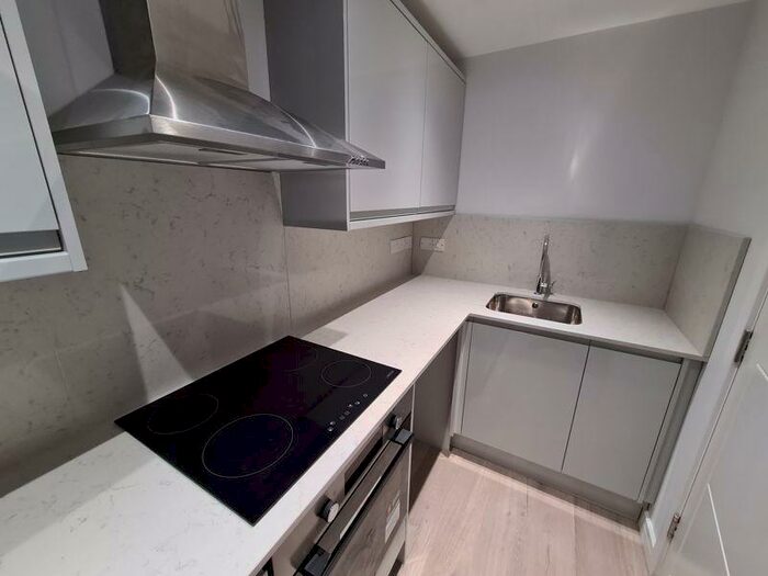 2 Bedroom Flat To Rent In Grosvenor Road, Aldershot, GU11