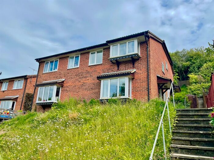 2 Bedroom End Of Terrace House To Rent In Pinders Road, Hastings, TN35