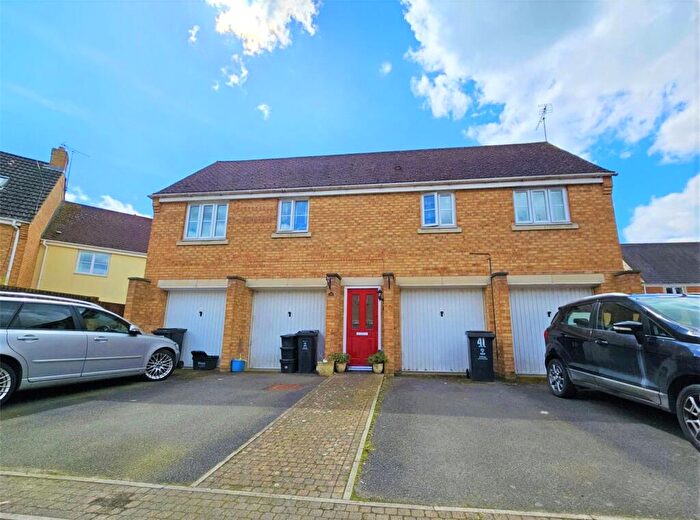 2 Bedroom Coach House To Rent In Minnow Close, North, Swindon, SN25