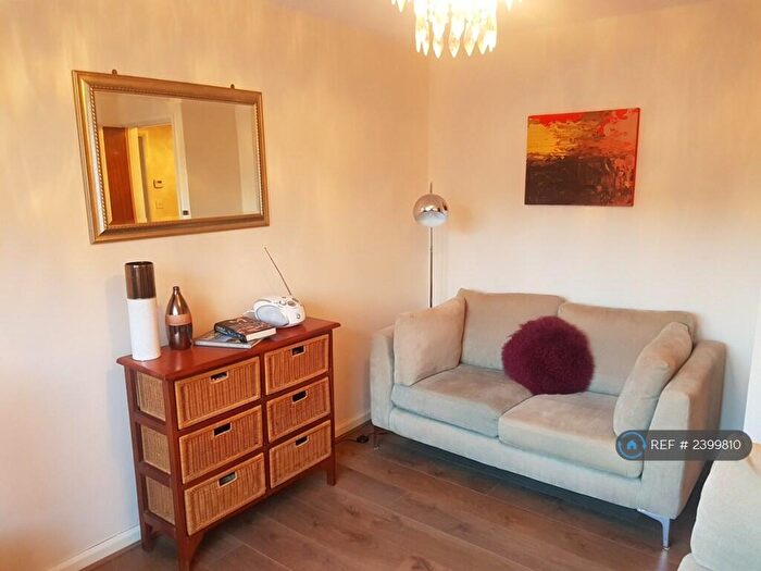 2 Bedroom Flat To Rent In Baycliff Drive, Chesterfield, S40
