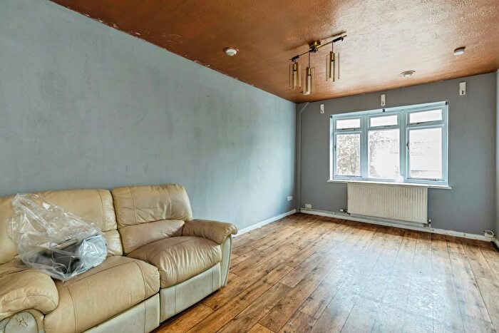 1 Bedroom Flat For Sale In Skinner Street, Gillingham, Kent, ME7