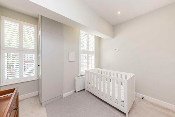 2 Bedroom Flat For Sale In Cavendish Road, Clapham, SW12
