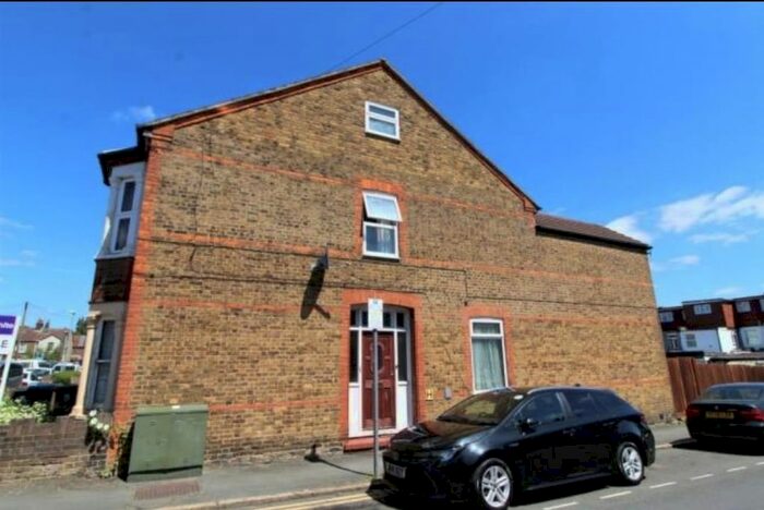 1 Bedroom Flat To Rent In Clifton Road, Watford, WD18