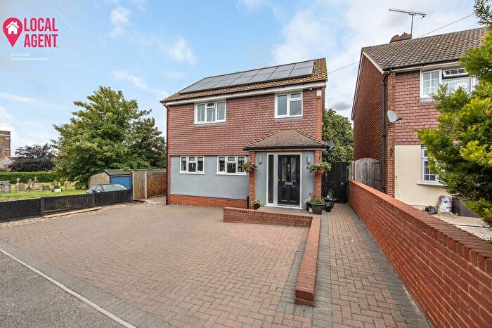 3 Bedroom Detached House For Sale In Glebe Place, Horton Kirby, Dartford, DA4