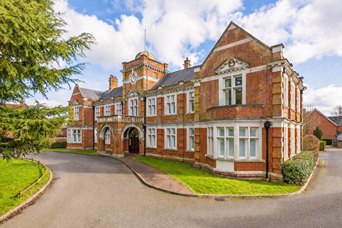 3 Bedroom Flat For Sale In Upper Lodge Way, Coulsdon, CR5